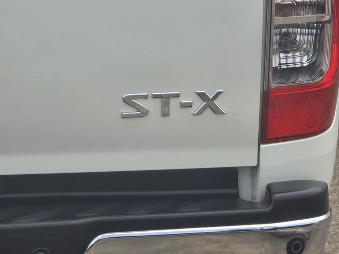 2017 Nissan Navara ST-X D23 Series 3 4x2 White Diamond