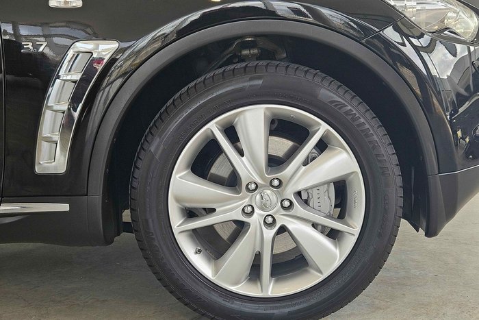 2018 INFINITI QX70 GT