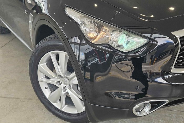 2018 INFINITI QX70 GT