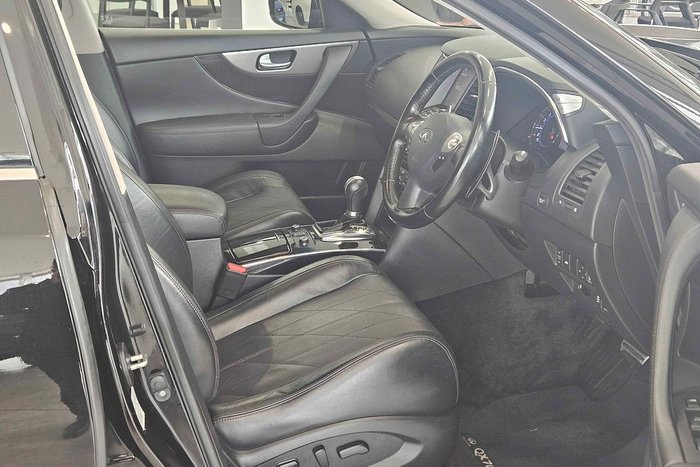 2018 INFINITI QX70 GT