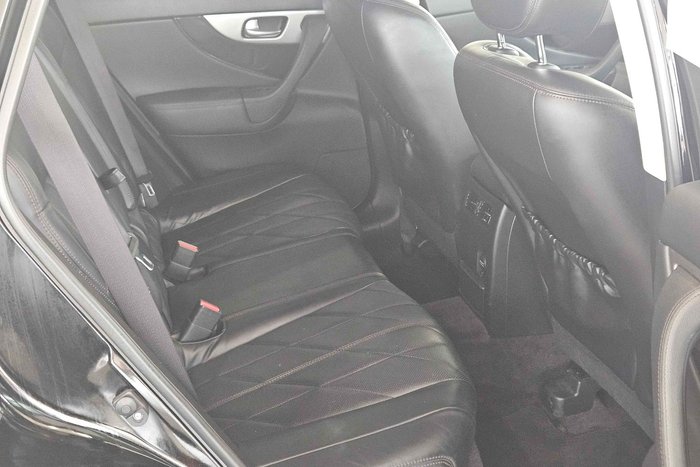 2018 INFINITI QX70 GT