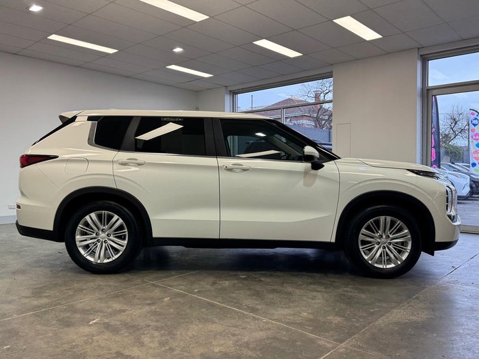 2022 Mitsubishi Outlander ES