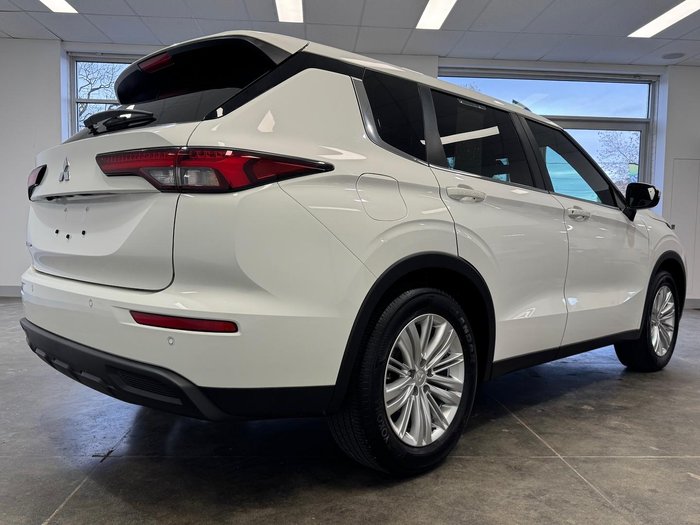 2022 Mitsubishi Outlander ES
