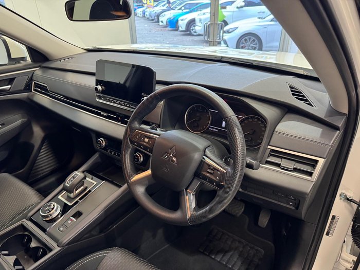 2022 Mitsubishi Outlander ES
