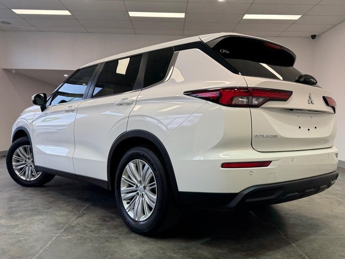 2022 Mitsubishi Outlander ES