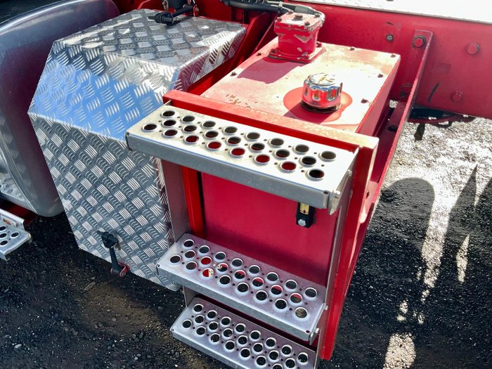 2011 Kenworth T409 Slp Fuel Kit Ice Pack Micro Wave Tv $79500Inc Gst KENWORTH T 409 WHITE
