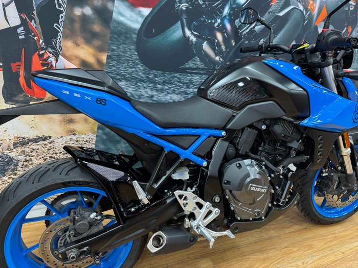 2023 Suzuki GSX-8S PEARL COSMIC BLUE