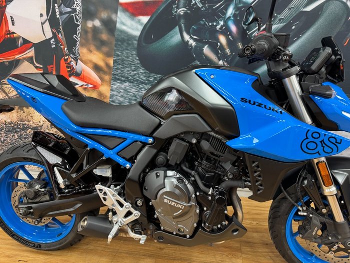 2023 Suzuki GSX-8S PEARL COSMIC BLUE