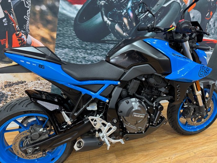 2023 Suzuki GSX-8S PEARL COSMIC BLUE