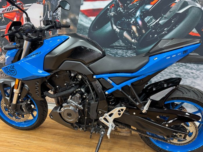 2023 Suzuki GSX-8S PEARL COSMIC BLUE