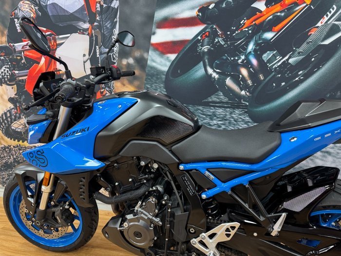2023 Suzuki GSX-8S PEARL COSMIC BLUE
