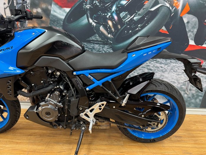 2023 Suzuki GSX-8S PEARL COSMIC BLUE