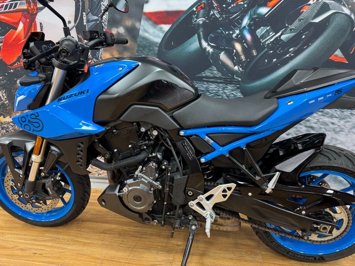 2023 Suzuki GSX-8S PEARL COSMIC BLUE