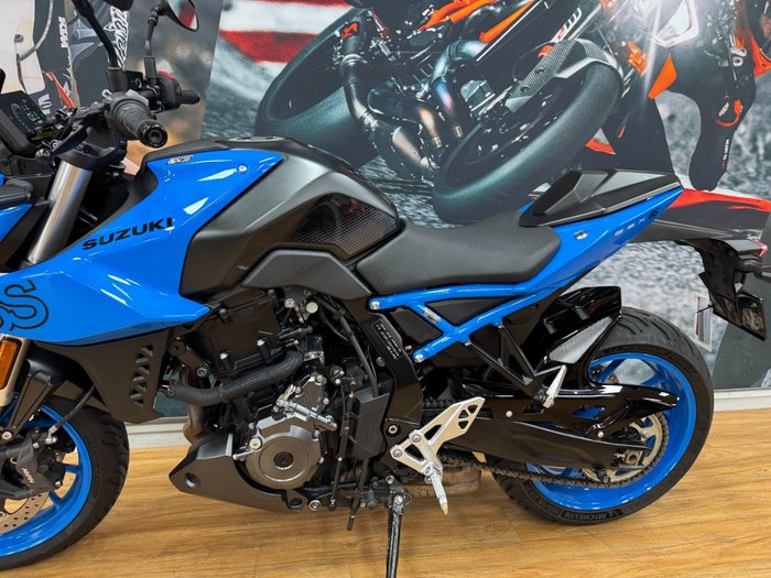 2023 Suzuki GSX-8S PEARL COSMIC BLUE