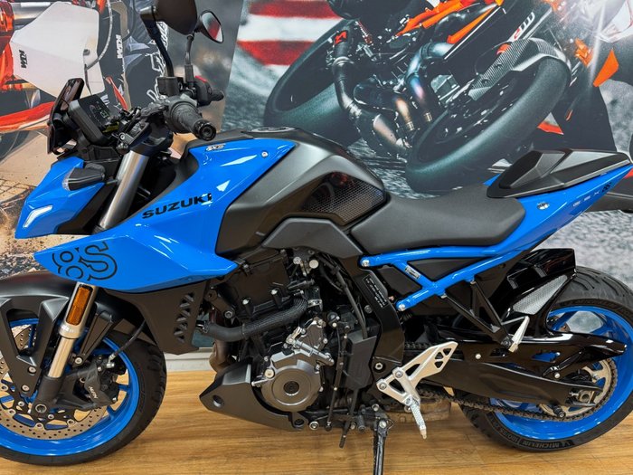2023 Suzuki GSX-8S PEARL COSMIC BLUE