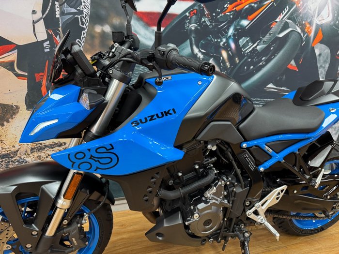 2023 Suzuki GSX-8S PEARL COSMIC BLUE