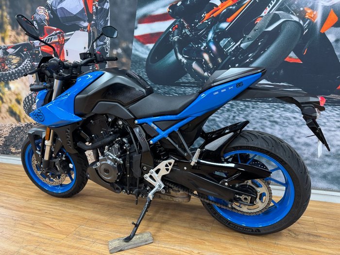 2023 Suzuki GSX-8S PEARL COSMIC BLUE