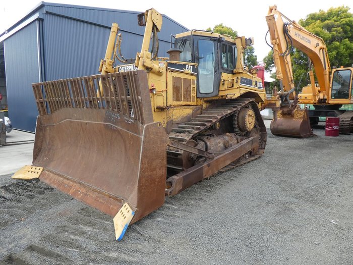 2005 CATREPILLAR D7r YELLOW