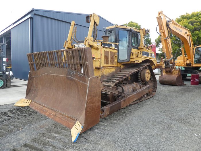 2005 CATREPILLAR D7r YELLOW