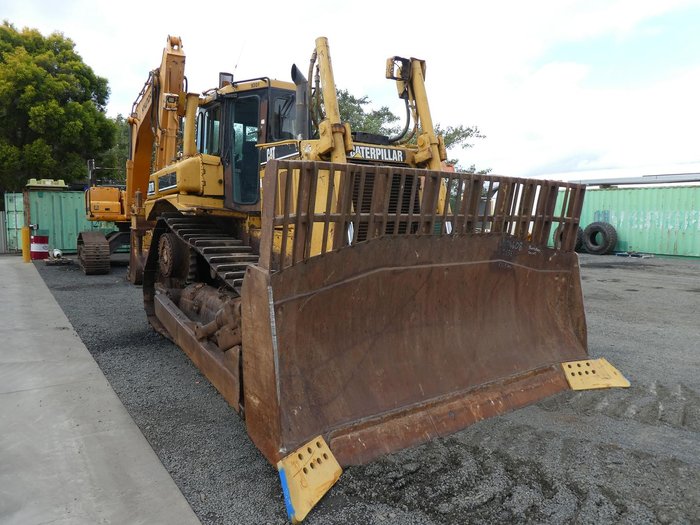 2005 CATREPILLAR D7r YELLOW