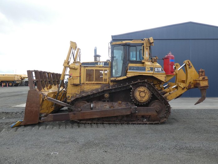 2005 CATREPILLAR D7r YELLOW