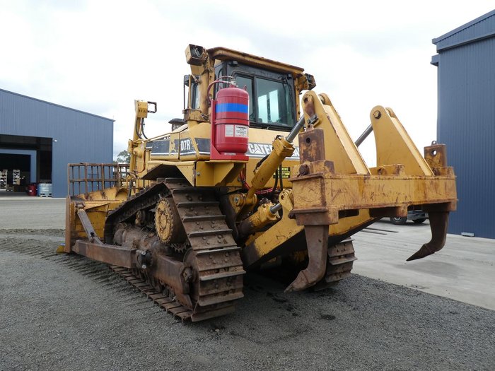 2005 CATREPILLAR D7r YELLOW