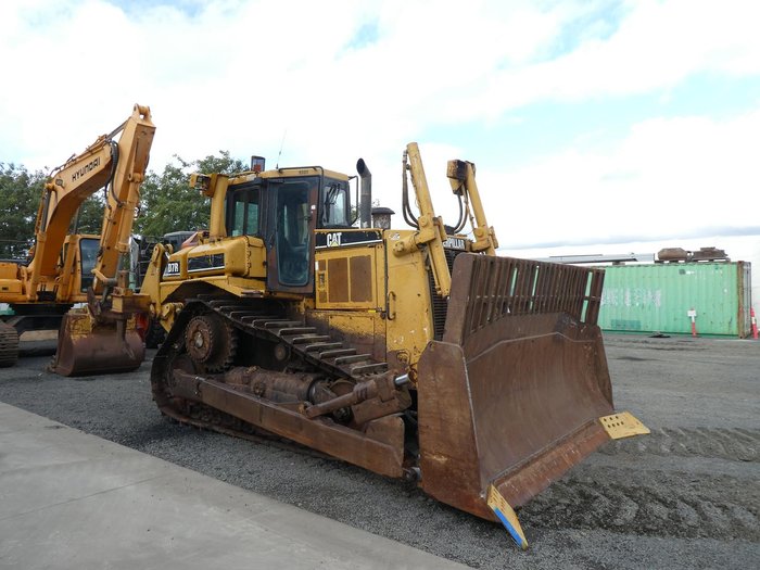 2005 CATREPILLAR D7r YELLOW