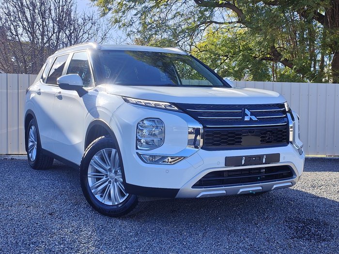 2022 Mitsubishi Outlander LS