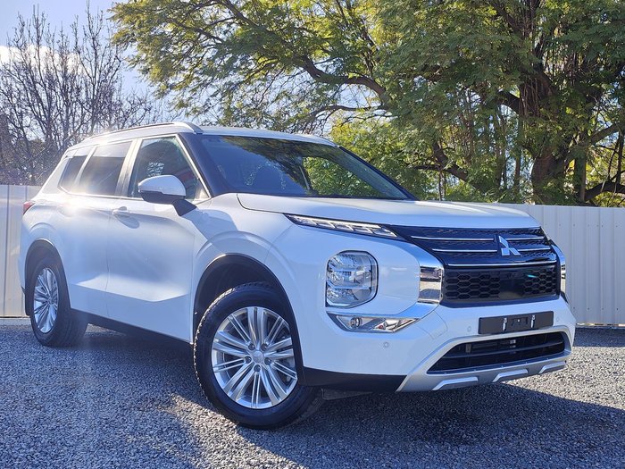 2022 Mitsubishi Outlander LS