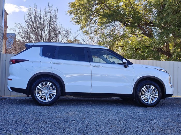 2022 Mitsubishi Outlander LS