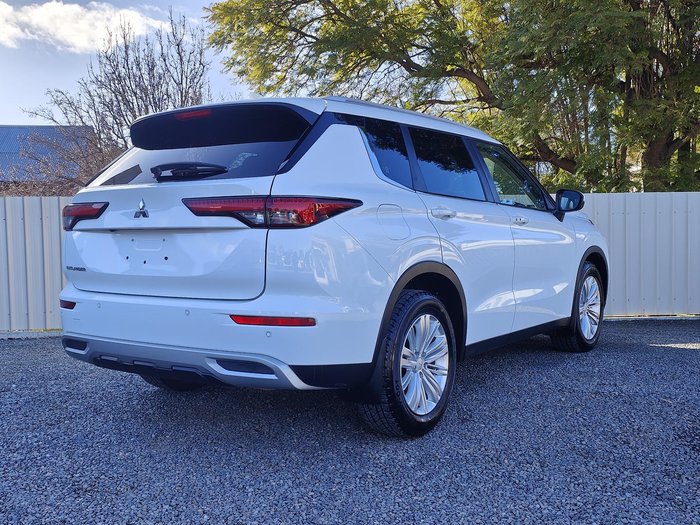 2022 Mitsubishi Outlander LS