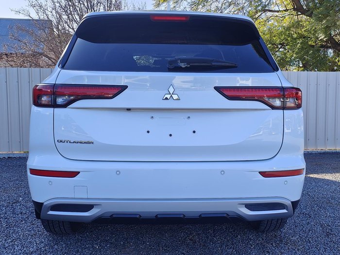 2022 Mitsubishi Outlander LS