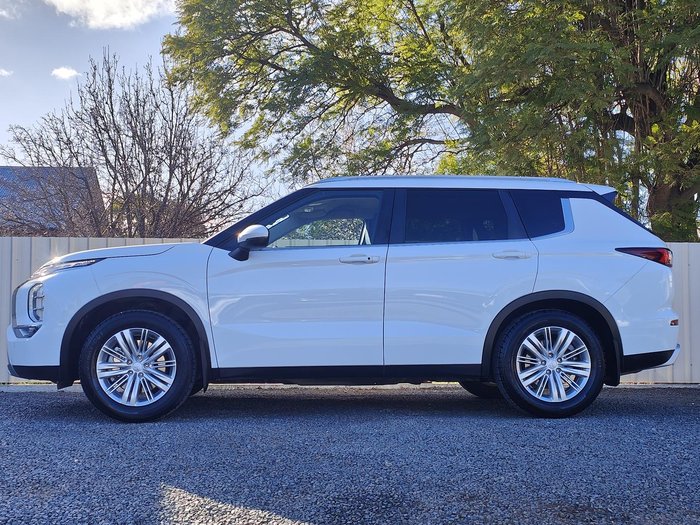 2022 Mitsubishi Outlander LS