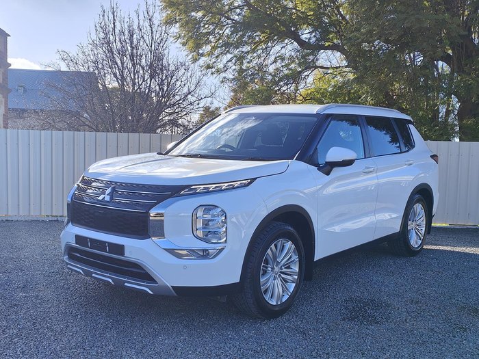 2022 Mitsubishi Outlander LS