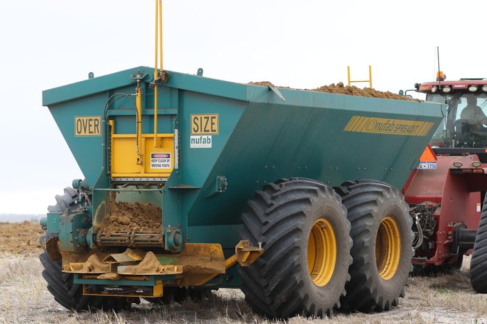 Nufab 33m³ Twin Axle Spreader