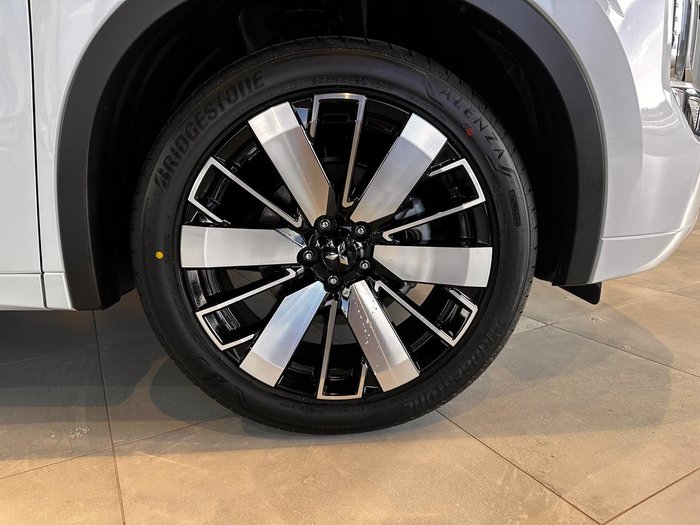 2025 Mitsubishi Outlander Exceed