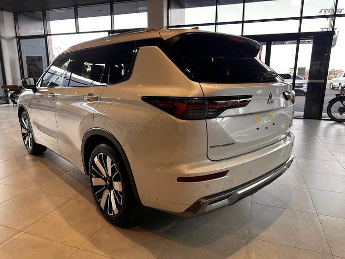2025 Mitsubishi Outlander Exceed
