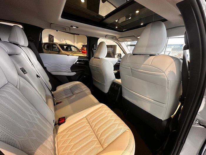 2025 Mitsubishi Outlander Exceed