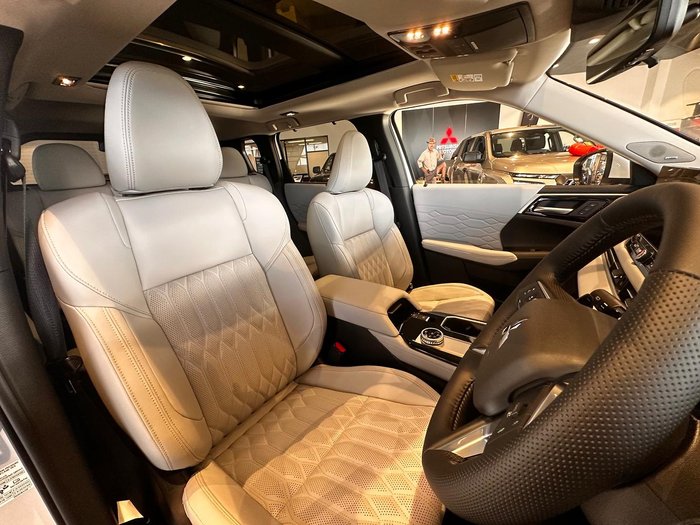 2025 Mitsubishi Outlander Exceed