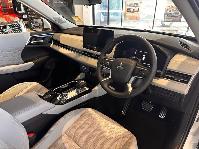 2025 Mitsubishi Outlander Exceed