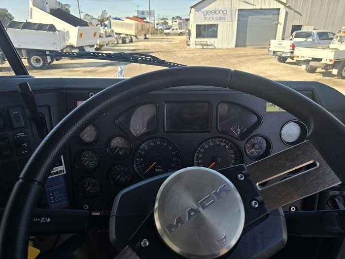 2016 Mack Granite White