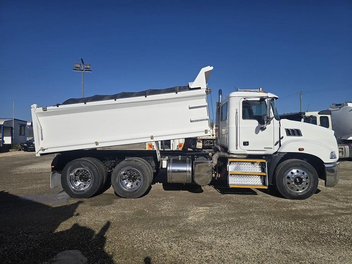2016 Mack Granite White