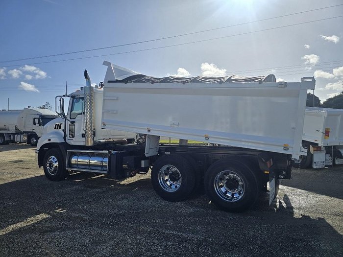 2016 Mack Granite White
