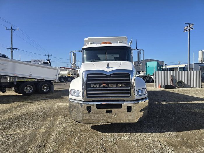 2016 Mack Granite White