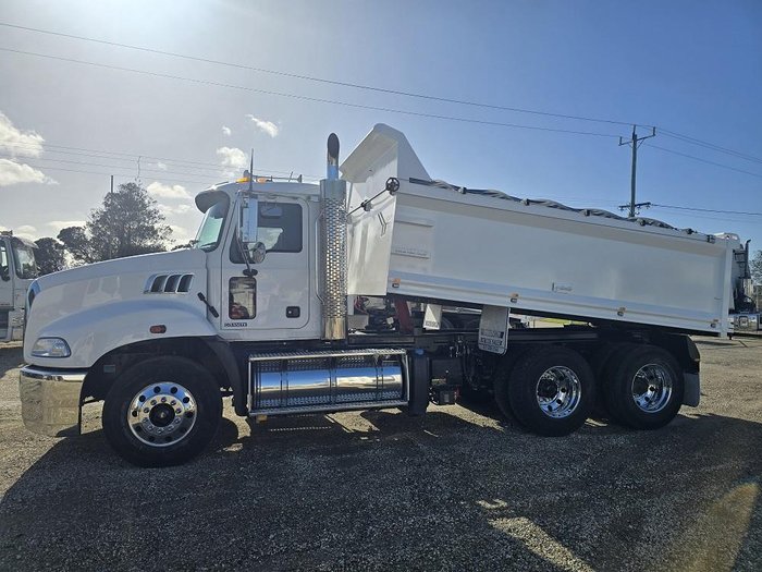 2016 Mack Granite White