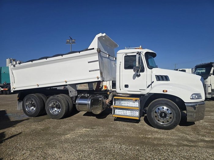 2016 Mack Granite White