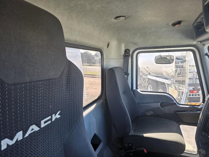 2016 Mack Granite White