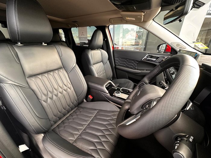 2025 Mitsubishi Outlander Exceed