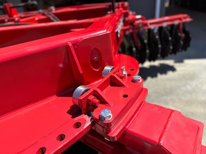 0 Serafin Tandem Hd 44 Plate Offset Disc 6.6M - Hydraulic Adjustable Gangs - Ex Demo RED
