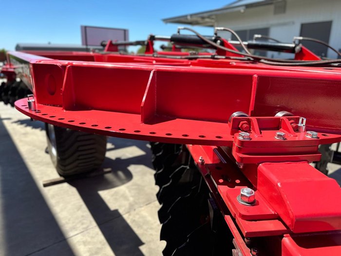 0 Serafin Tandem Hd 44 Plate Offset Disc 6.6M - Hydraulic Adjustable Gangs - Ex Demo RED